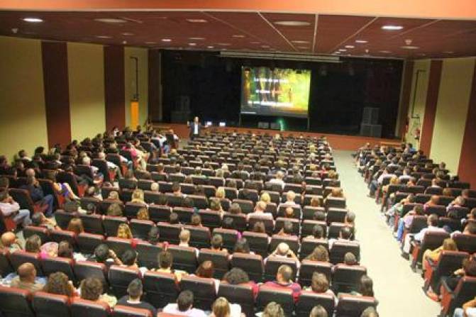Teatro Municipal de T&iacute;as